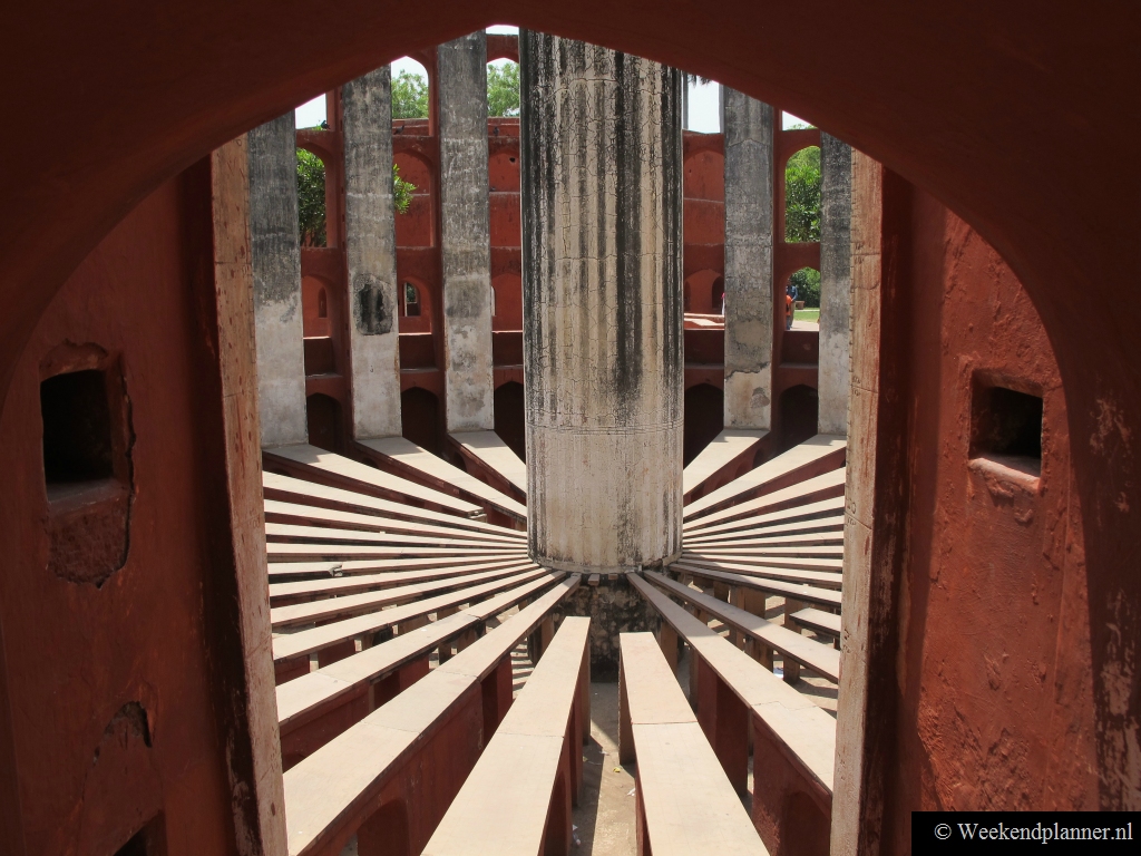 De gebouwen van de Jantar Mantar zijn bedoeld om de bewegingen van de zon, de planeten en de sterren te meten.